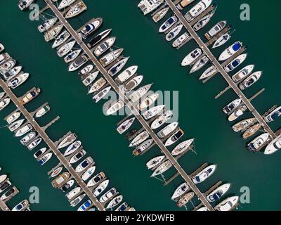 Luftaufnahme des Yachthafens in Torquay an der englischen Riviera an der Südküste von Devon im Vereinigten Königreich. Stockfoto