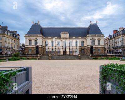 Rennes, Frankreich - 26. Juli 2024: Das Parlament der Bretagne in Rennes ist ein historisches und architektonisches Wahrzeichen. Es dient als bedeutendes Symbol für Ju Stockfoto