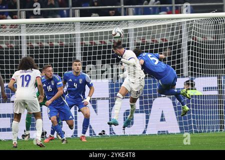 Adrien Rabiot (Frankreich)Manuel Locatelli (Italien) erzielte das dritte Tor für seine Mannschaft während des Spiels der UEFA Nalions League 2025 zwischen Italien 1-3 Frankreich im Giuseppe Meazza Stadium am 17. November 2024 in Mailand. Quelle: Maurizio Borsari/AFLO/Alamy Live News Stockfoto