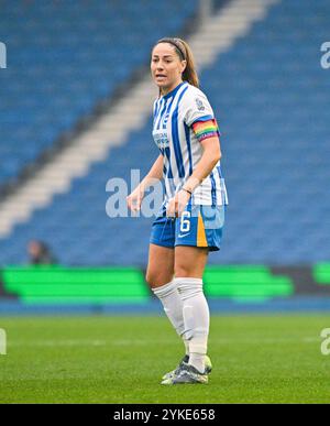 Brighton Großbritannien 16. November 2024 - Vicky Losada aus Brighton während des Barclays Women's Super League Fußballspiels zwischen Brighton & Hove Albion und West Ham United im American Express Stadium , Brighton : nur redaktionelle Verwendung Stockfoto