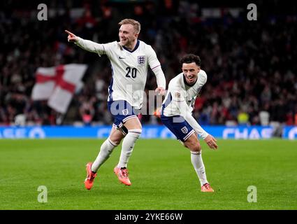 Dateifoto vom 17.11.2024 von Jarrod Bowen (links) feiert das vierte Tor ihrer Mannschaft. Jarrod Bowen sagte seinem Vater voraus, dass er diese Woche seine Ente brechen würde. Ausgabedatum: Montag, 18. November 2024. Stockfoto