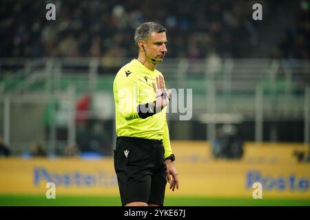 Slavko Vincic (Schiedsrichter) während des Fußballspiels der UEFA Nations League, Liga A, Gruppe A2 zwischen Italien und Frankreich am 17. November 2024 im Stadio San Siro in Mailand. Quelle: Luca Rossini/E-Mage/Alamy Live News Stockfoto