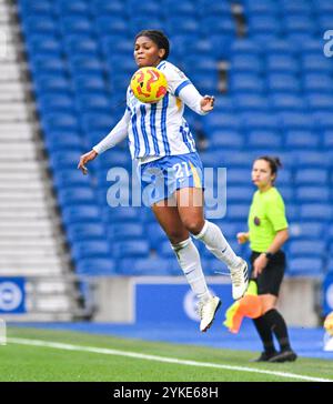 Brighton Großbritannien 16. November 2024 - Madison Haley aus Brighton während des Fußballspiels der Barclays Women's Super League zwischen Brighton & Hove Albion und West Ham United im American Express Stadium, Brighton: Nur für redaktionelle Zwecke Stockfoto