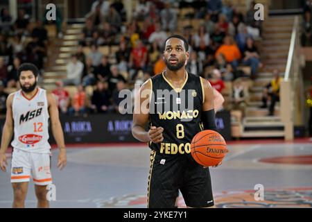 Monaco, Monaco. November 2024. Monaco Spieler #8 Jordan Loyd wird während der französischen Meisterschaft der Betclic Elite zwischen AS Monaco und Le Mans in der Salle Gaston Medecin in Monaco gesehen. Ergebnis: AS MONACO 74 - 86 LE MANS Credit: SOPA Images Limited/Alamy Live News Stockfoto