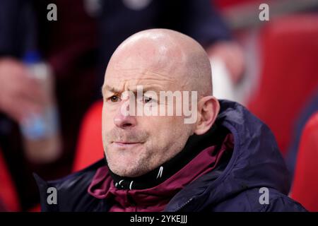 Aktenfoto vom 17.11.2024 von England Interims-Cheftrainer Lee Carsley, der sagt, dass das Englands Dugout ein „einsamer Ort“ sein kann, aber nie das Gefühl hatte, während seines Hausmeisterbetriebs zu ertrinken und einen Job zu tun, den er nicht ausgeschlossen hat, in Zukunft wieder aufzunehmen. Ausgabedatum: Montag, 18. November 2024. Stockfoto