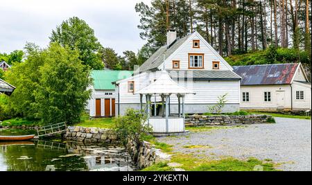 Sunnmøre Museum Norwegen und Wikingermuseum ist ein wunderschönes Freilichtmuseum mit 56 alten und einzigartigen Häusern Stockfoto