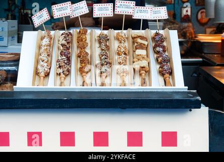 13,95 $ Angebot von Crispy Chick, einem Stand im 2024 Bryant Park Winter Village in der 42nd Street & 6th Avenue in Midtown Manhattan, Stockfoto