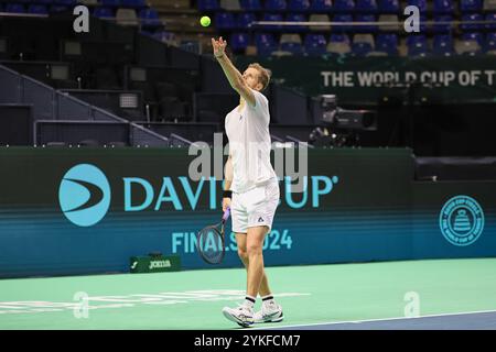 Malaga, Malaga, Spanien. November 2024. Yannick Hanfmann (Deutschland), dient während des DAVIS CUP FINALS 2024 - Finale 8 - Herren Tennis (Bild: © Mathias Schulz/ZUMA Press Wire) NUR ZUR REDAKTIONELLEN VERWENDUNG! Nicht für kommerzielle ZWECKE! Stockfoto