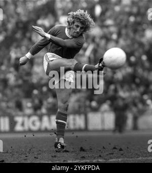 Gelsenkirchen, Deutschland. 31. Juli 2014. ARCHIVFOTO: Klaus FICHTEL wird am 19. November 2024 80 Jahre alt, Klaus 'Tanne' FICHTEL rechts, Deutschland, Fußball, FC Schalke 04, s/W, Aktion, Einzelaktion, HF ? Quelle: dpa/Alamy Live News Stockfoto