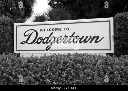 Dodgertown Willkommensschild in Vero Beach, Florida, USA, in der Nähe des Holman Stadions, dem ehemaligen Trainingslager der Los Angeles Dodgers Baseballmannschaft. Stockfoto
