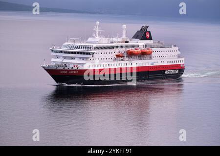 Hurtigruten Schiff Kong Harald im Hafen von Bodo in Norwegen Hurtigruten *** Hurtigruten Schiff Kong Harald im Hafen von Bodo in Norwegen Hurtigruten Stockfoto