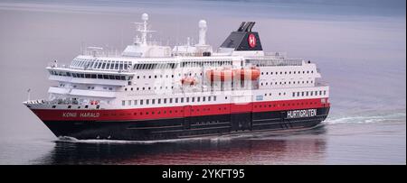 Hurtigruten Schiff Kong Harald im Hafen von Bodo in Norwegen Hurtigruten *** Hurtigruten Schiff Kong Harald im Hafen von Bodo in Norwegen Hurtigruten Stockfoto