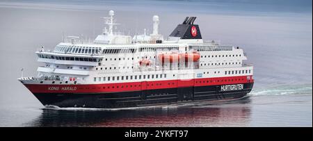 Hurtigruten Schiff Kong Harald im Hafen von Bodo in Norwegen Hurtigruten *** Hurtigruten Schiff Kong Harald im Hafen von Bodo in Norwegen Hurtigruten Stockfoto