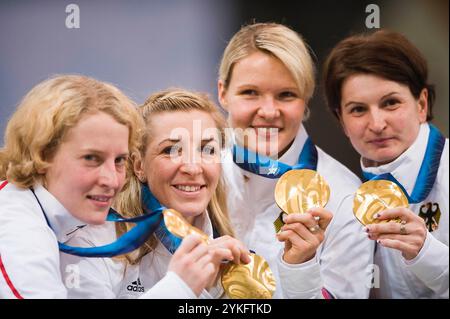 ARCHIVFOTO: Daniela ANSCHUETZ THOMS wird am 20. November 2024 50 Jahre alt, die deutsche Mannschaft mit von links Katrin MATTSCHERODT, Anni FRIESINGER-POSTMA, Stephanie BECKERT und Daniela ANSCHUETZ-THOMS, 1. Platz, Olympiasieger, Goldmedaillengewinner, Sieger, Sieger, Jubeln, Medaillenübergabe, Medaillenübergabe, Speedskating Team Wettbewerb für Frauen, Ladies Team Pursuit, am 27. Februar 2010, XXI. Olympische Winterspiele 2010, vom 12. bis 28. Februar 2010 in Vancouver, Kanada. ? Sven Simon#Prinzess-Luise-Straße 41#45479 Mühlheim / R uhr #Tel. 0208/9413250#Fax. 0208/9413260#Kto. 4030 025 1 Stockfoto