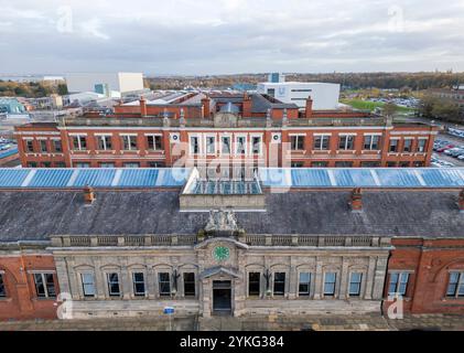 Luftaufnahme der Unilever-Fabrik im englischen Dorf Port Sunlight, Wirral, Merseyside Stockfoto