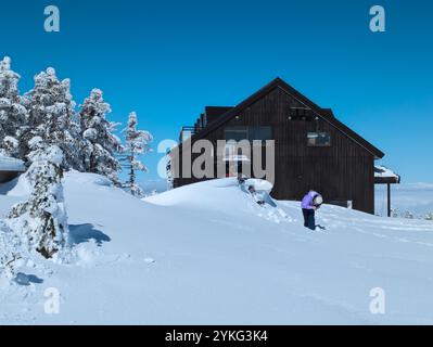 Café und Restaurants auf dem Gipfel des Mount Yokote im Shiga Kogen-Viertel von Nagano, Japan Stockfoto