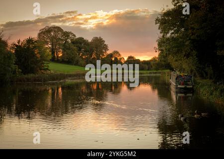 Kick Back Times - The Dundas Arms, Kintbury, Berkshire. Barney Stockfoto