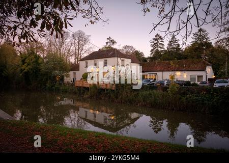 Kick Back Times - The Dundas Arms, Kintbury, Berkshire. Barney Stockfoto