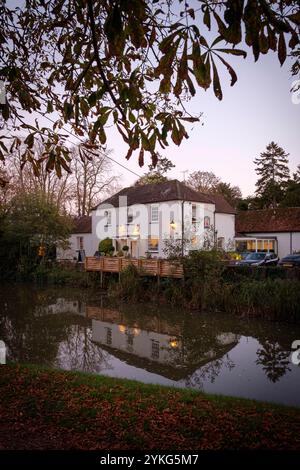 Kick Back Times - The Dundas Arms, Kintbury, Berkshire. Barney Stockfoto