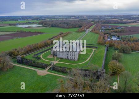 Luftbild Schloß Chateau de Kerjean im Stil der Renaissance, Saint-Vougay, Leon, Departement Finistere Penn-AR-Bed, Region Bretagne Breizh, Frankreich *** aus der Vogelperspektive auf das Renaissanceschloss Chateau de Kerjean, Saint Vougay, Leon, Département Finistere Penn AR Bed, Region Bretagne Breizh, Frankreich Stockfoto