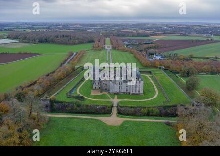 Luftbild Schloß Chateau de Kerjean im Stil der Renaissance, Saint-Vougay, Leon, Departement Finistere Penn-AR-Bed, Region Bretagne Breizh, Frankreich *** aus der Vogelperspektive auf das Renaissanceschloss Chateau de Kerjean, Saint Vougay, Leon, Département Finistere Penn AR Bed, Region Bretagne Breizh, Frankreich Stockfoto