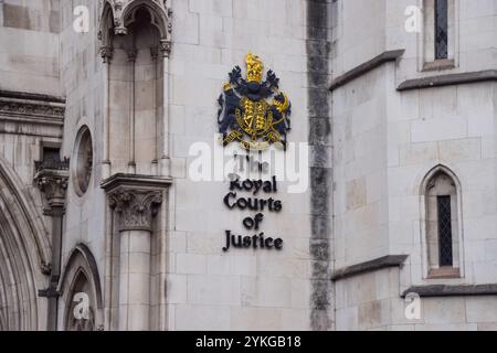London, England, Großbritannien. November 2024. Allgemeine Sicht auf das Zeichen der königlichen Gerichte. (Kreditbild: © Vuk Valcic/ZUMA Press Wire) NUR REDAKTIONELLE VERWENDUNG! Nicht für kommerzielle ZWECKE! Stockfoto