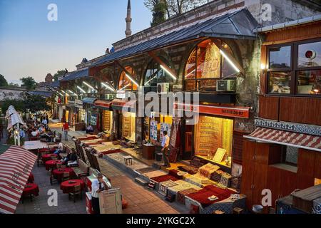 Arasta Basar in der Nähe der Blauen Moschee in Istanbul, Turkiye Stockfoto