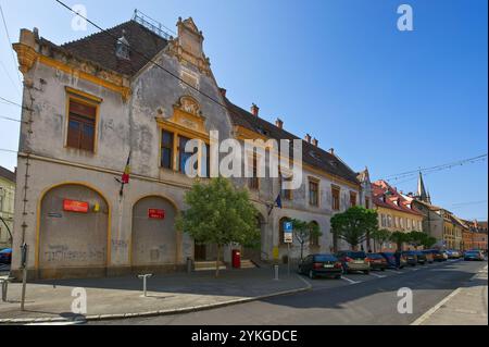 sibiu, rumänien - 25. juni 2017: Enge Gassen des Stadtzentrums von sibiu. Stadttourismus. Architektonisches Erbe an einem sonnigen Tag. Beliebtes Reiseziel o Stockfoto