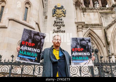 Royal Courts of Justice, London, UK. November 2024. Pro-Israel-Unterstützer von „Our Fight and Stop the Hate“ versammeln sich vor den Königlichen Justizgerichten, um Protest zu bekämpfen Amnesty International und Human Rights Watch vor einer Anhörung in der laufenden rechtlichen Anfechtung durch Al-Haq und das Global Legal Action Network gegen die Genehmigung von Waffenlieferungen an Israel durch Großbritannien. Quelle: Amanda Rose/Alamy Live News Stockfoto