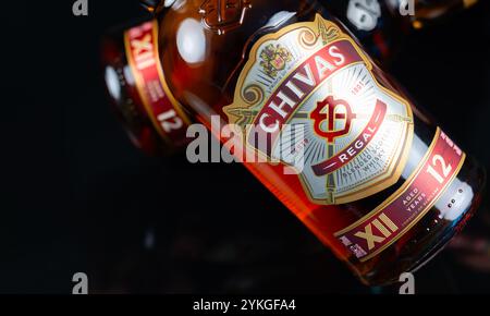 LONDON, VEREINIGTES KÖNIGREICH - 30. JULI 2024 Chivas Regal 12 Year Old Blended Scotch Whisky, Ein 12 Jahre alter Blended Scotch Whisky, der vom Gründungsbruder hergestellt wurde Stockfoto