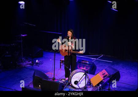 Hollie Col In Tolhuistuin Paradiso In Amsterdam Niederlande 17-11-2024 Stockfoto