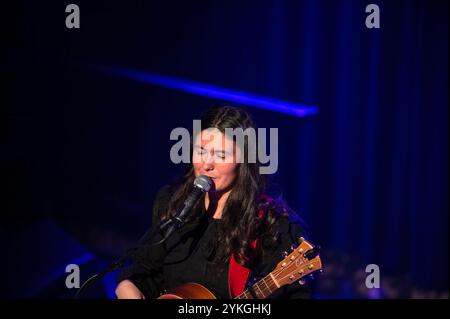 Hollie Col In Tolhuistuin Paradiso In Amsterdam Niederlande 17-11-2024 Stockfoto