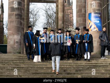 Coventry University Graduation Day, Coventry Cathedral, West Midlands, England, Großbritannien Stockfoto