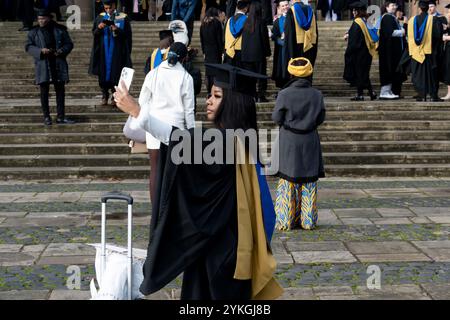 Coventry University Graduation Day, Coventry Cathedral, West Midlands, England, Großbritannien Stockfoto