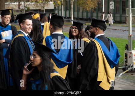 Coventry University Graduation Day, Coventry Cathedral, West Midlands, England, Großbritannien Stockfoto