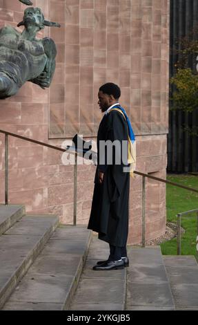 Coventry University Graduation Day, Coventry Cathedral, West Midlands, England, Großbritannien Stockfoto