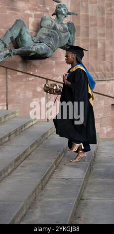 Coventry University Graduation Day, Coventry Cathedral, West Midlands, England, Großbritannien Stockfoto