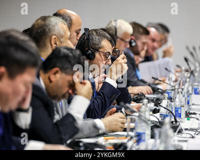 Baku, Aserbaidschan am 18. November 2024. Yusuf Tekin, Minister für nationale Bildung Turkiye, nimmt an einem Ministerrundtisch über menschliche Entwicklung und Ökologisierung der Bildung für Klimaresilienz während der UN-Klimakonferenz COP29 Teil, einer Veranstaltung des UNFCCC im Olympiastadion von Baku. Die COP29, die vom 11. Bis 22. November läuft, konzentriert sich auf die Klimafinanzierung. Quelle: Dominika Zarzycka/Alamy Live News. Stockfoto