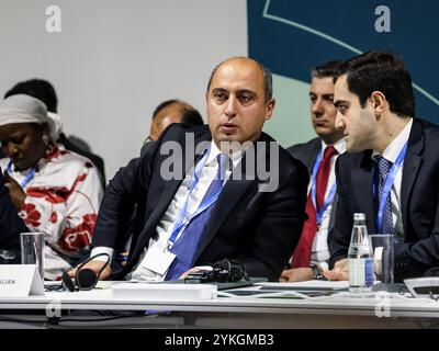Baku, Aserbaidschan am 18. November 2024. Der aserbaidschanische Bildungsminister Emin Amrullayev nimmt an einem Ministerrundtisch zum Thema menschliche Entwicklung und Ökologisierung der Bildung für Klimaresilienz während der UN-Klimakonferenz COP29 Teil, einer Veranstaltung des UNFCCC im Olympiastadion von Baku. Die COP29, die vom 11. Bis 22. November läuft, konzentriert sich auf die Klimafinanzierung. Quelle: Dominika Zarzycka/Alamy Live News. Stockfoto
