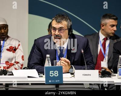 Baku, Aserbaidschan am 18. November 2024. Yusuf Tekin, Minister für nationale Bildung Turkiye, nimmt an einem Ministerrundtisch über menschliche Entwicklung und Ökologisierung der Bildung für Klimaresilienz während der UN-Klimakonferenz COP29 Teil, einer Veranstaltung des UNFCCC im Olympiastadion von Baku. Die COP29, die vom 11. Bis 22. November läuft, konzentriert sich auf die Klimafinanzierung. Quelle: Dominika Zarzycka/Alamy Live News. Stockfoto