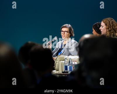 Baku, Aserbaidschan am 18. November 2024. Georgina Cundill Kemp, Forschungszentrum für Innationale Entwicklung, spricht während einer Podiumsdiskussion auf der UN-Klimakonferenz COP29, einer Veranstaltung des UNFCCC im Olympiastadion Baku. Die COP29, die vom 11. Bis 22. November läuft, konzentriert sich auf die Klimafinanzierung. Quelle: Dominika Zarzycka/Alamy Live News. Stockfoto