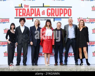 Rom, Tehe Space Moderno Kino, Fotoruffilm „Eine Gruppentherapie“. Auf dem Foto: Ludovica Francesconi, Leo Gassmann, Margherita Buy, Valentina Lodovini, Paolo Costella, Claudio Bisio, Lucia Mascino Stockfoto