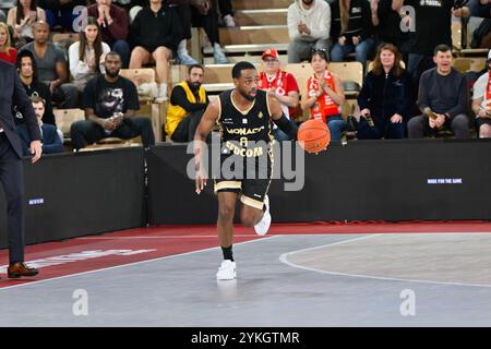 Monaco, Monaco. November 2024. Monaco Spieler #8 Jordan Loyd wird während der französischen Meisterschaft der Betclic Elite zwischen AS Monaco und Le Mans in der Salle Gaston Medecin in Monaco gesehen. Ergebnis: AS MONACO 74 - 86 LE MANS Credit: SOPA Images Limited/Alamy Live News Stockfoto