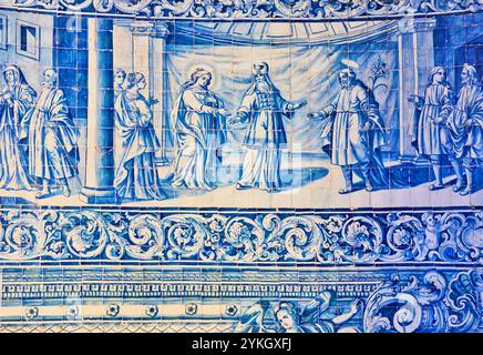 Innenraum der Capela de Nossa Senhora do Socorro aus dem 15. Jahrhundert mit Szenen aus dem Leben Christi in Azulejo (Fliesen), Vila do Conde, Portugal Stockfoto