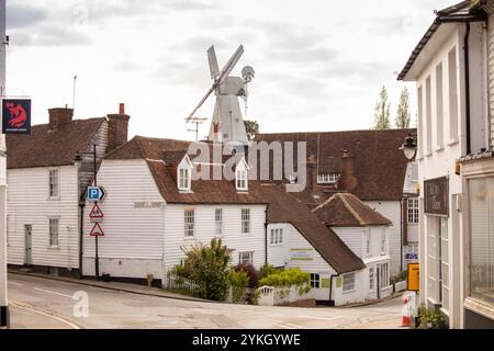 UK, Kent, Weald of Kent, Cranbrook, The Hill mit Cranbrook Union Smock Windmühle Stockfoto