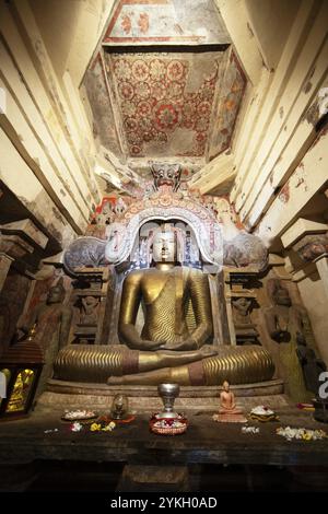 Sitzender Buddha im Gadaladeniya-Tempel, Pilimathalawa, Kandy, Zentralprovinz, Sri Lanka, Asien Stockfoto