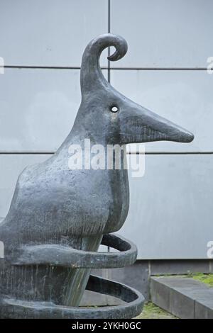 Skulptur Piratenschiff von Liesel Metten 1995, Bronze, Figur, Detail, Kopf, Gesicht, Locken, lange Nase, lang, Auge, Loch, Klarastraße, Altstadt, Mainz, Rhin Stockfoto