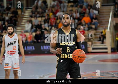 Monaco, Monaco. November 2024. Monaco Spieler #8 Jordan Loyd wird während der französischen Meisterschaft der Betclic Elite zwischen AS Monaco und Le Mans in der Salle Gaston Medecin in Monaco gesehen. Ergebnis: AS MONACO 74 - 86 LE MANS Credit: SOPA Images Limited/Alamy Live News Stockfoto