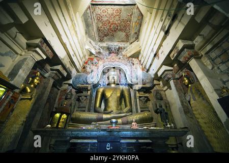 Sitzender Buddha im Gadaladeniya-Tempel, Pilimathalawa, Kandy, Zentralprovinz, Sri Lanka, Asien Stockfoto