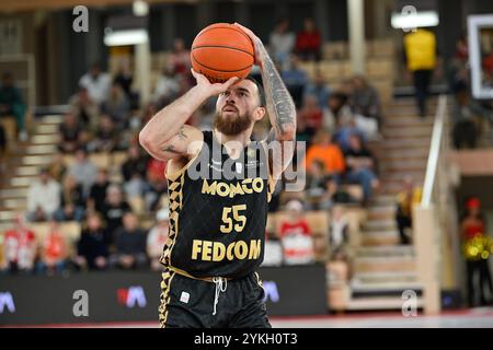 Monaco, Monaco. November 2024. Monaco Spieler #55 Mike James wird während der französischen Meisterschaft der Betclic Elite zwischen AS Monaco und Le Mans in der Salle Gaston Medecin in Monaco gesehen. Ergebnis: AS MONACO 74 - 86 LE MANS Credit: SOPA Images Limited/Alamy Live News Stockfoto